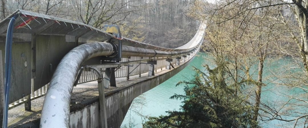 Bewegungs-Monitoring einer offenen Pipeline über der Rhone